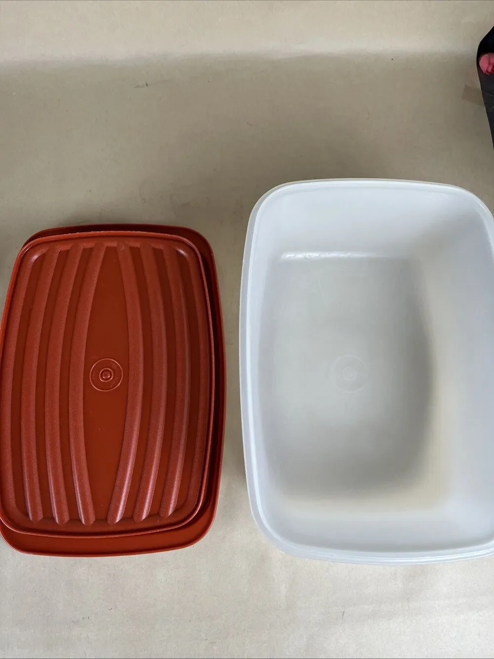 VTG Tupperware Econo Saver Container 853-2‎ & 852-2 Meat Roast Ham Bread keeper